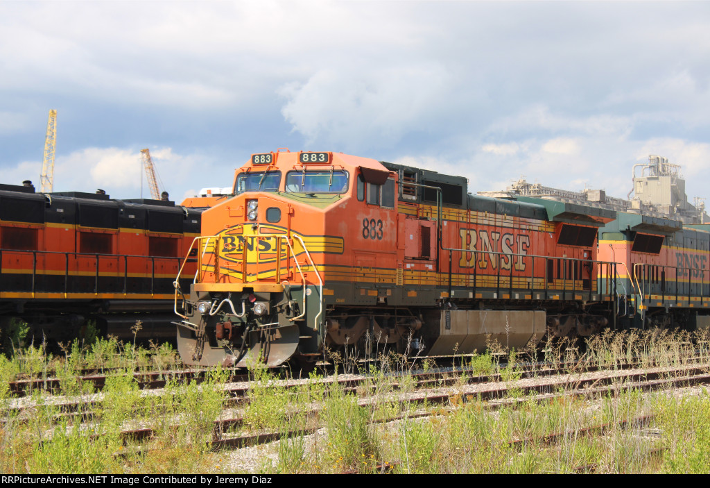 BNSF 883